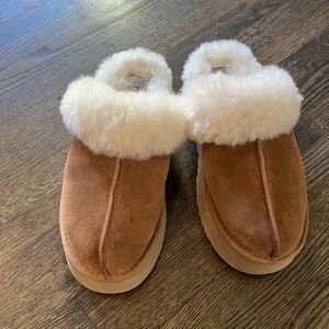 Worn once! UGG Disquette Slippers, excellent condition, Chestnut, size 8